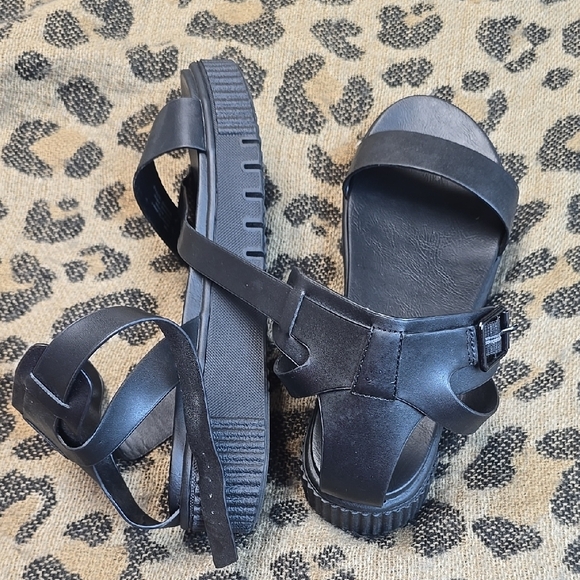 MIA Black Sandals with Adjustable Buckle and Thick Sole - Picture 3 of 7
